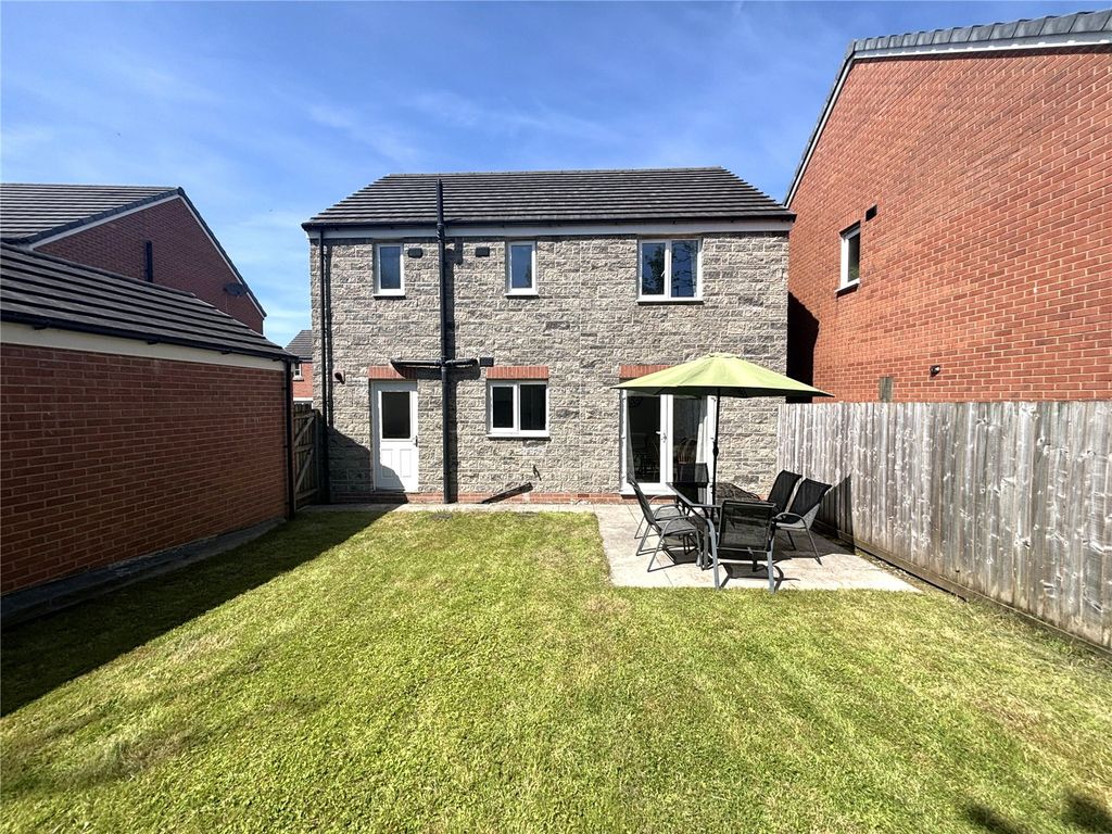 Property photo 2 of 25 Picture No. 23