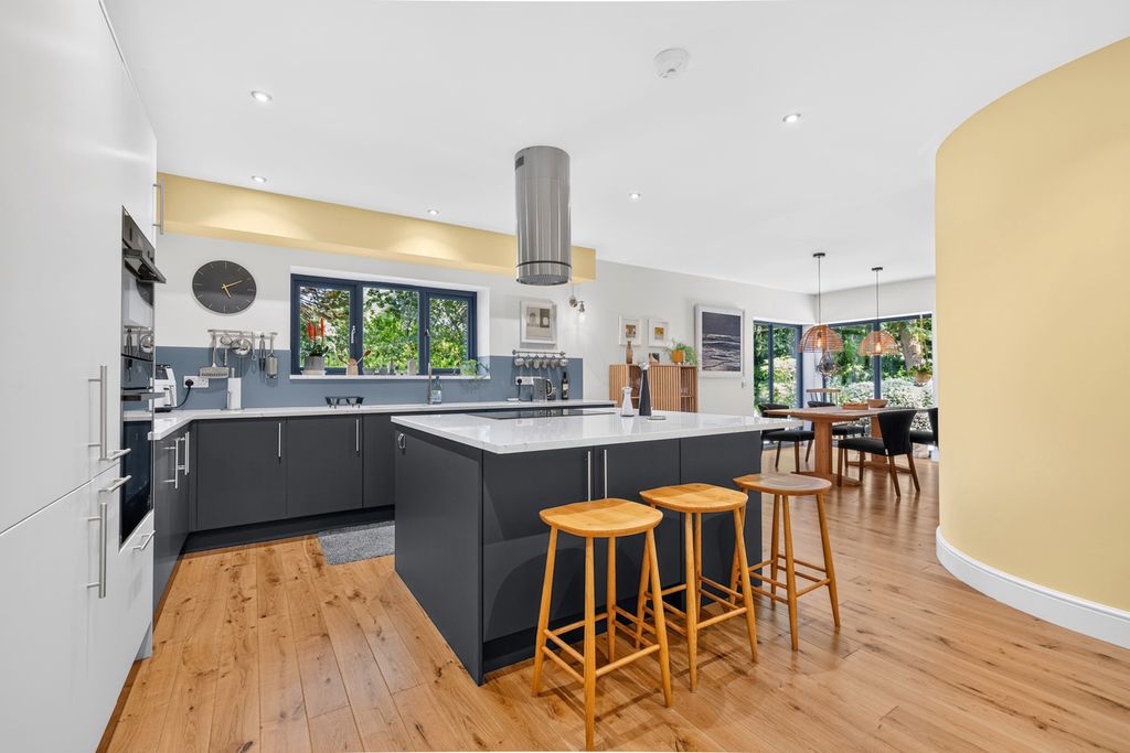 Property photo 3 of 25 Pbox-Img.Jpg