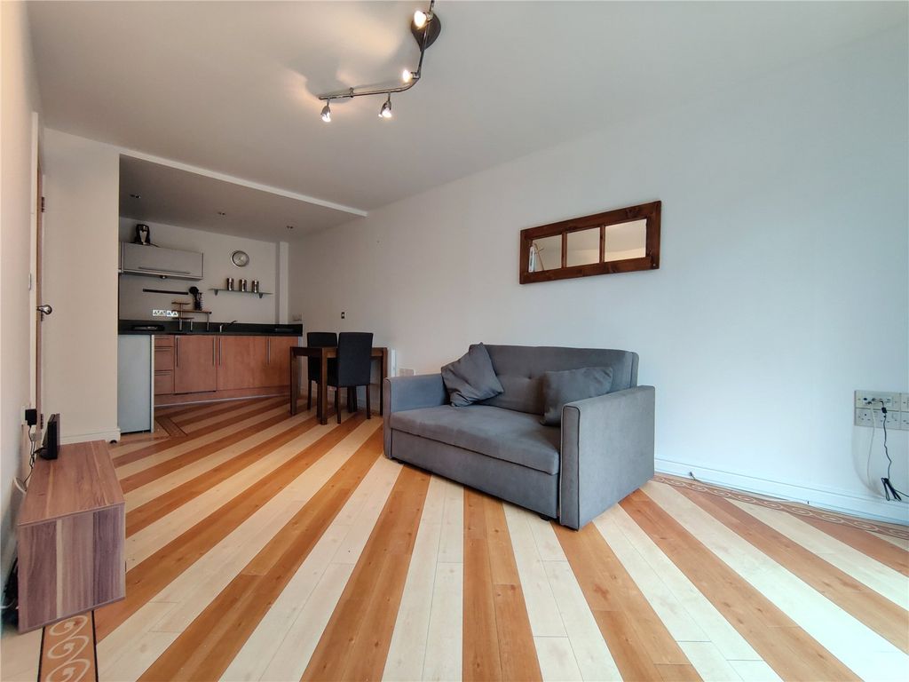 Property photo 2 of 7 Picture No. 04