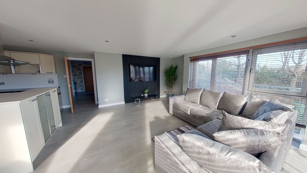 Property photo 3 of 11 Photo 3