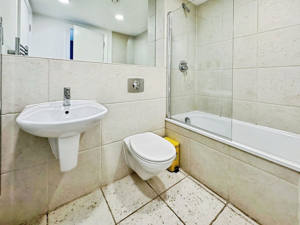 Additional image 6 of 2 bed flat to rentWest Point, Wellington Street, Leeds, West Yorkshire LS1