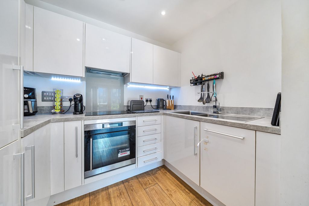 Property photo 2 of 17 Kitchen