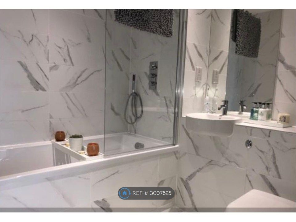 Property photo 2 of 16 Master Bedroom Ensuite