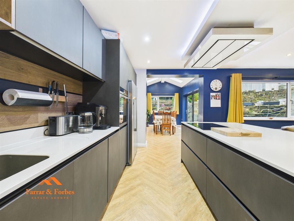 Property photo 2 of 39 Cam03956G0-Pr0200-Still013.Jpg