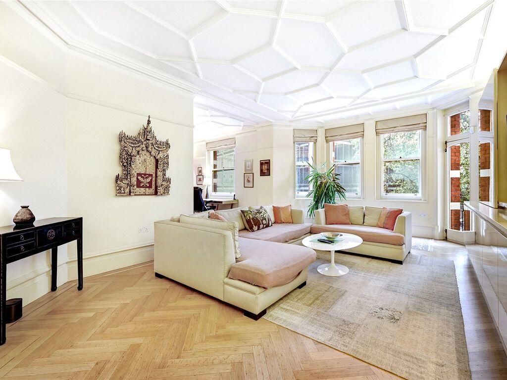 Property photo 1 of 13 Living Room