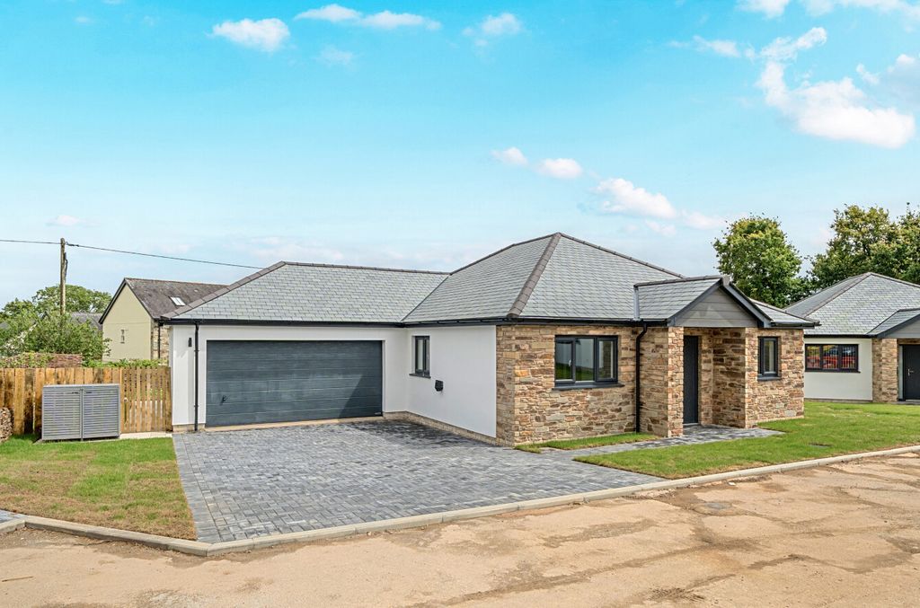 Property photo 1 of 20 1469736-15-6A1Ef0...