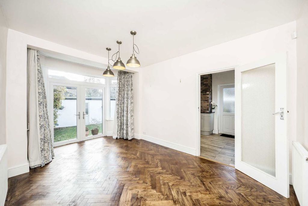 Property photo 2 of 8