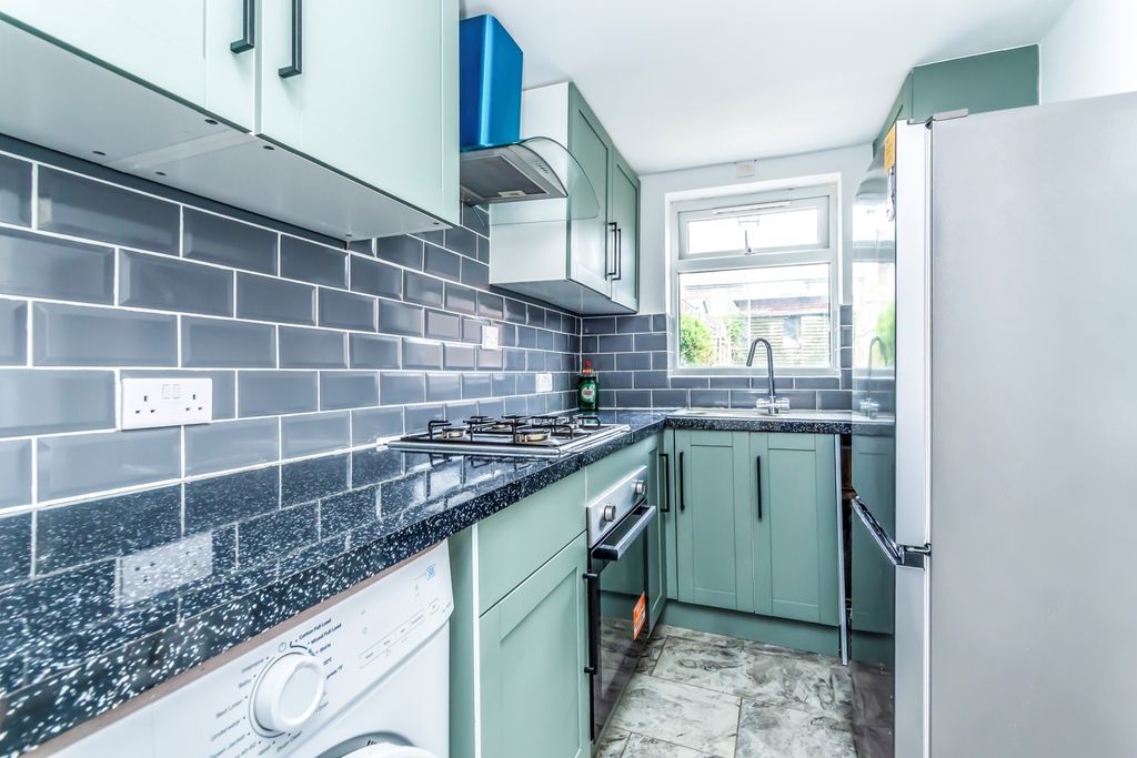 Property photo 2 of 9 9884B554-3649-F11...