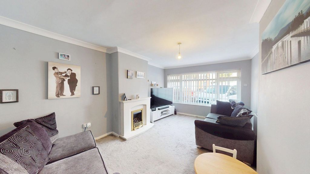 Property photo 3 of 9 Lounge