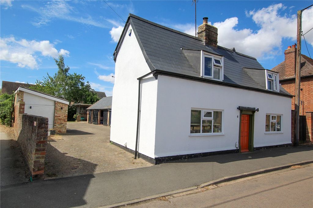 Property photo 1 of 31 Front Aspect.