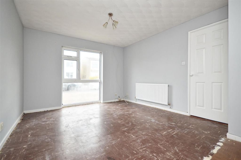 Property photo 3 of 13 Sitting Room