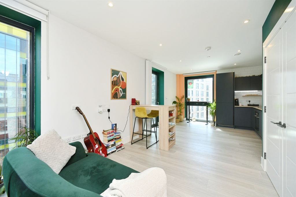 Property photo 1 of 17