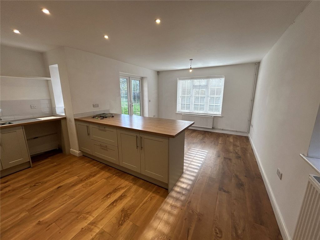 Property photo 2 of 17 Picture No. 02