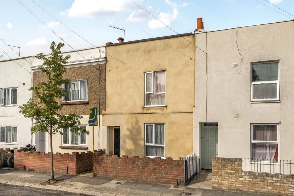 Property photo 1 of 18