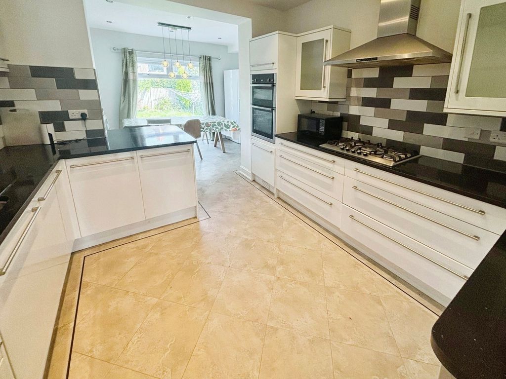 Property photo 2 of 11 Picture No. 14