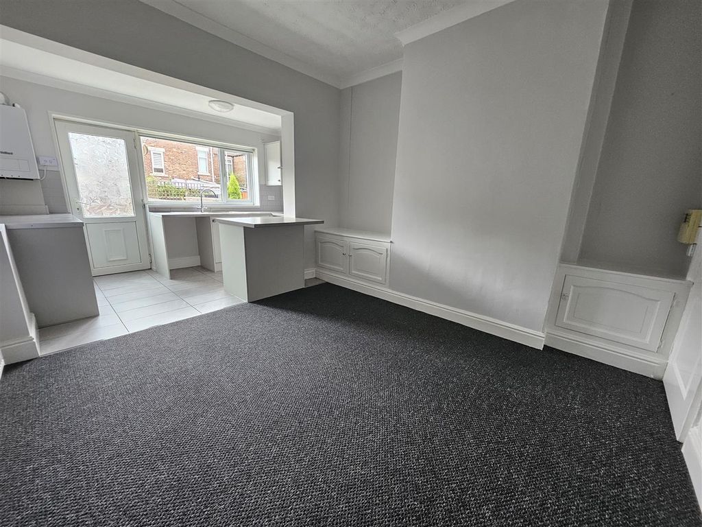 Property photo 3 of 11 Dining Room