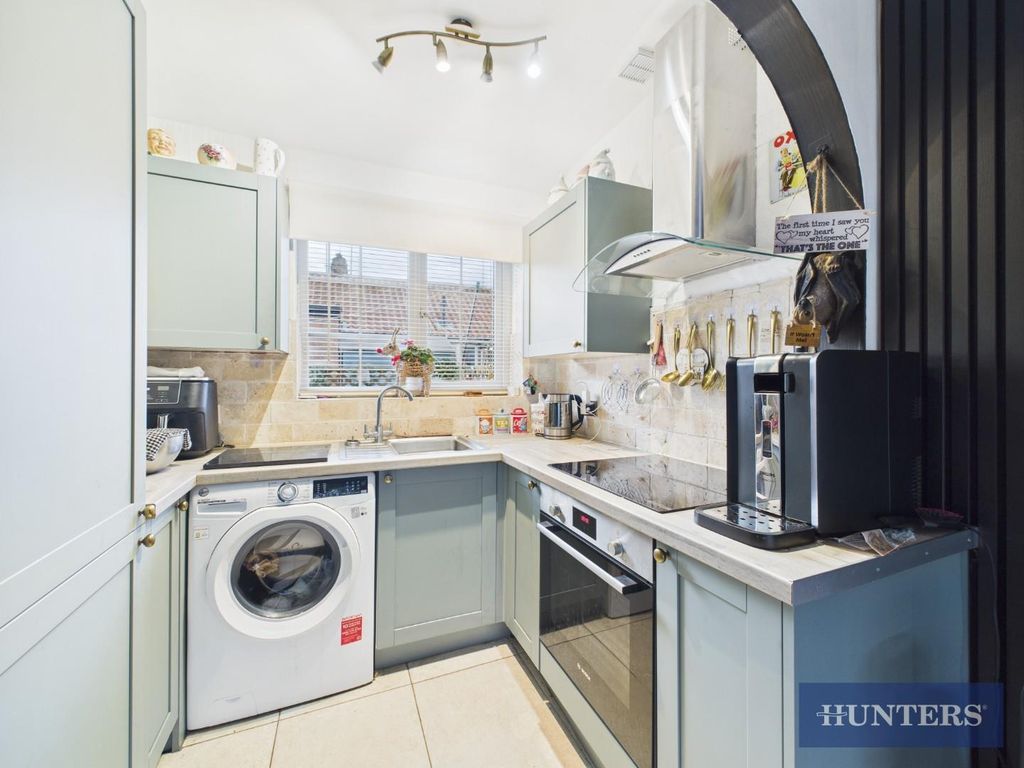 Property photo 2 of 9 Kitchen