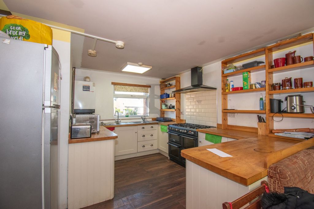 Property photo 3 of 13