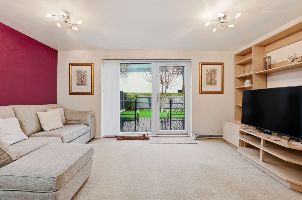 Property photo 3 of 17