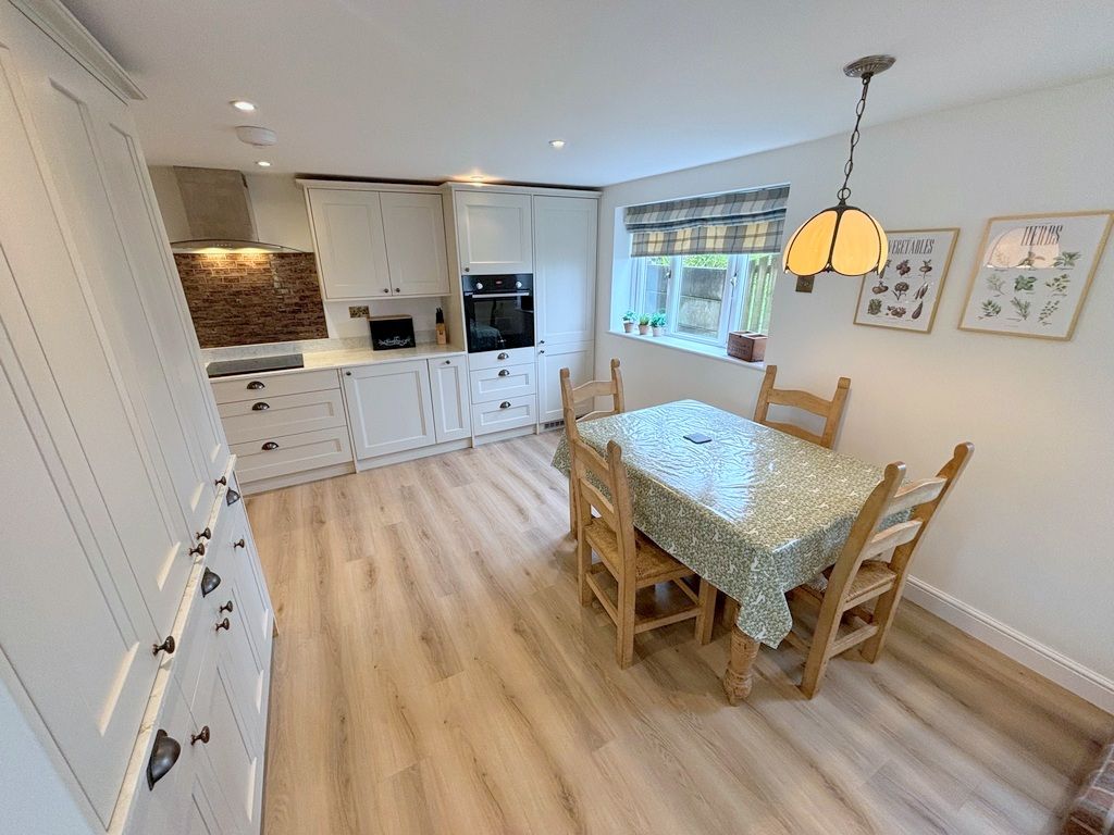 Property photo 3 of 22 Dining Area