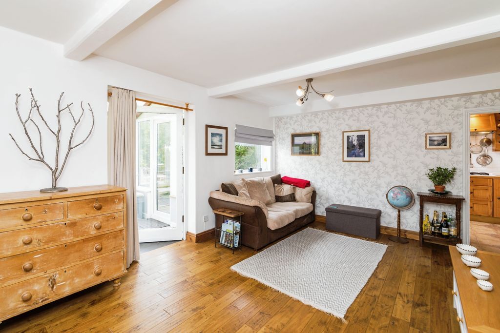 Property photo 3 of 17 Sitting Room