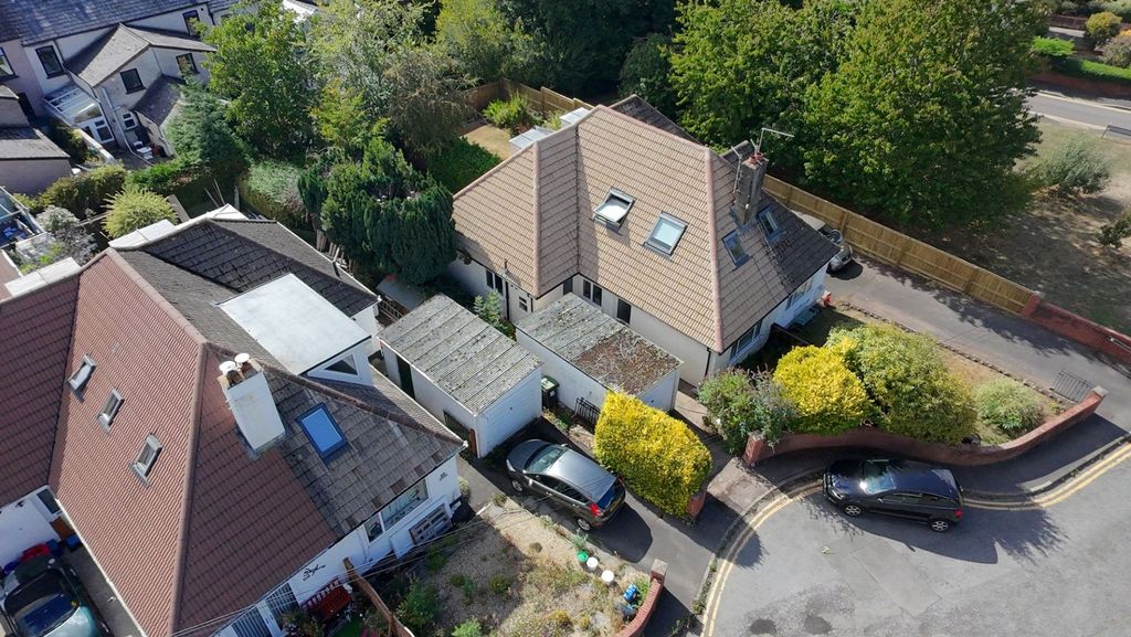 Property photo 2 of 28