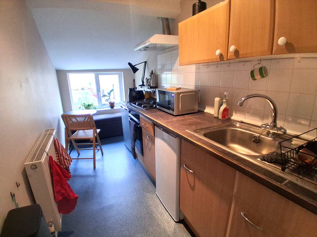 Property photo 3 of 6 Kitchen