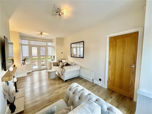 Property photo 3 of 21 Lounge