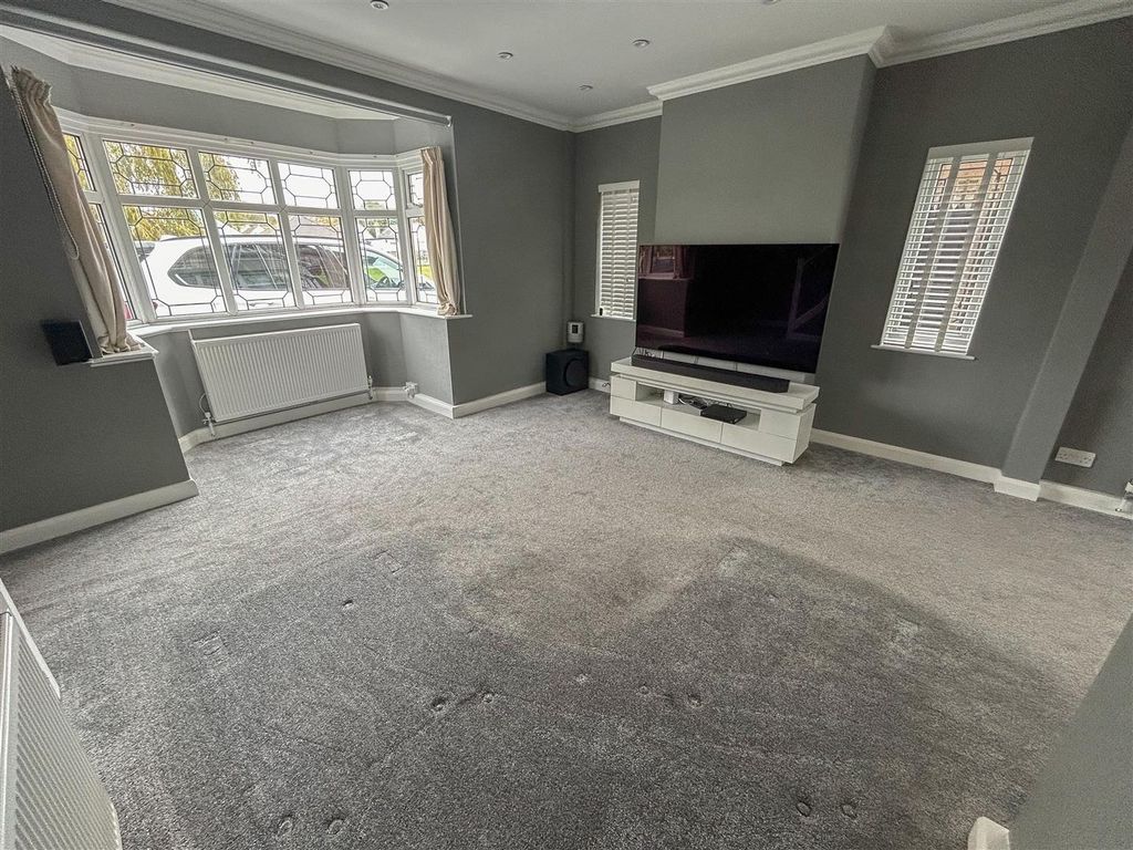 Property photo 2 of 23 Lounge/Dining Room