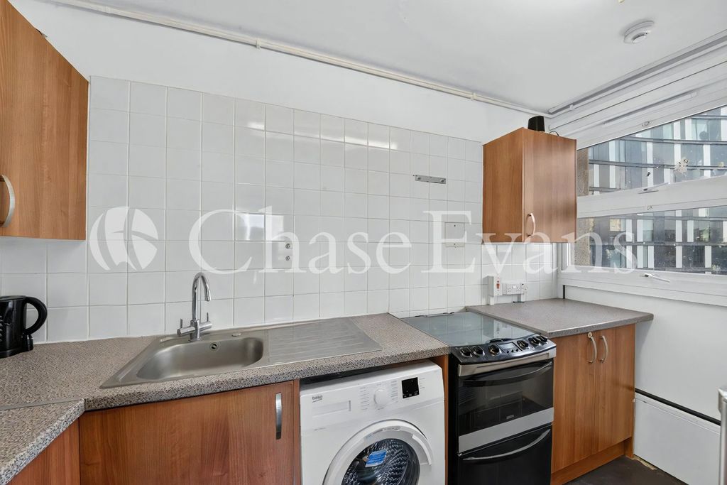 Property photo 2 of 11 Kitchen