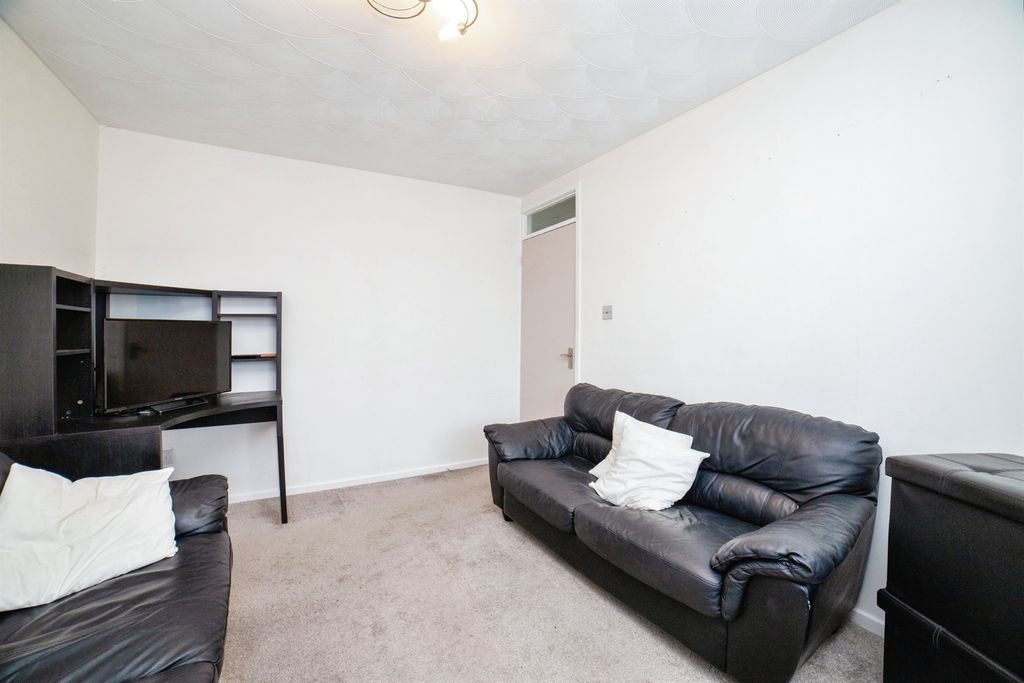 Property photo 3 of 9 Living Room