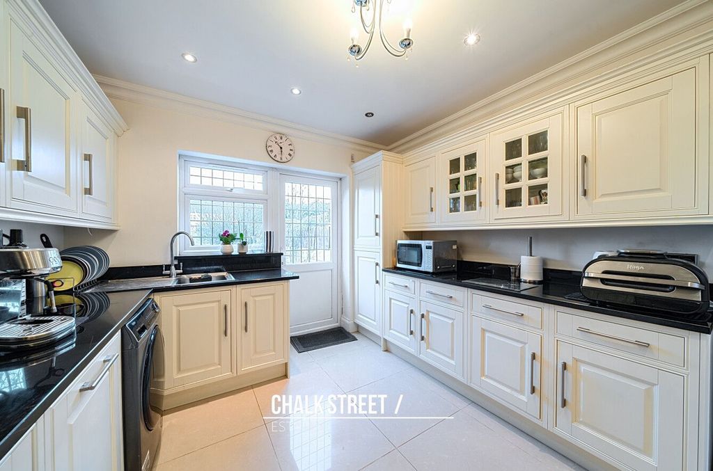 Property photo 1 of 30