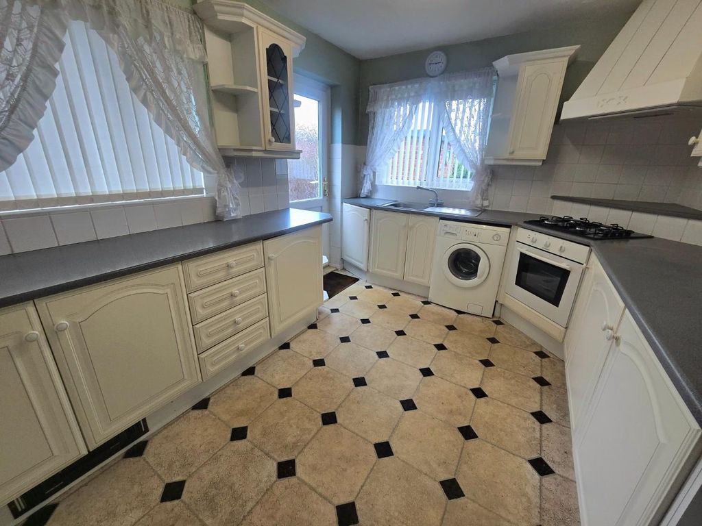 Property photo 3 of 9 Kitchen