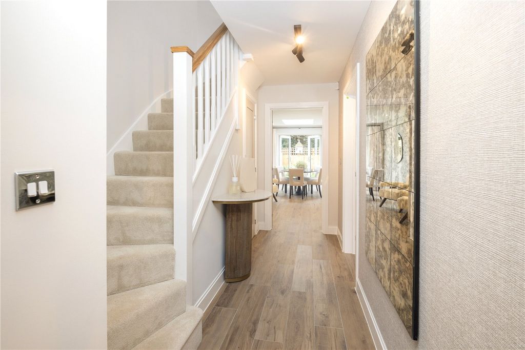 Property photo 3 of 7 Hallway