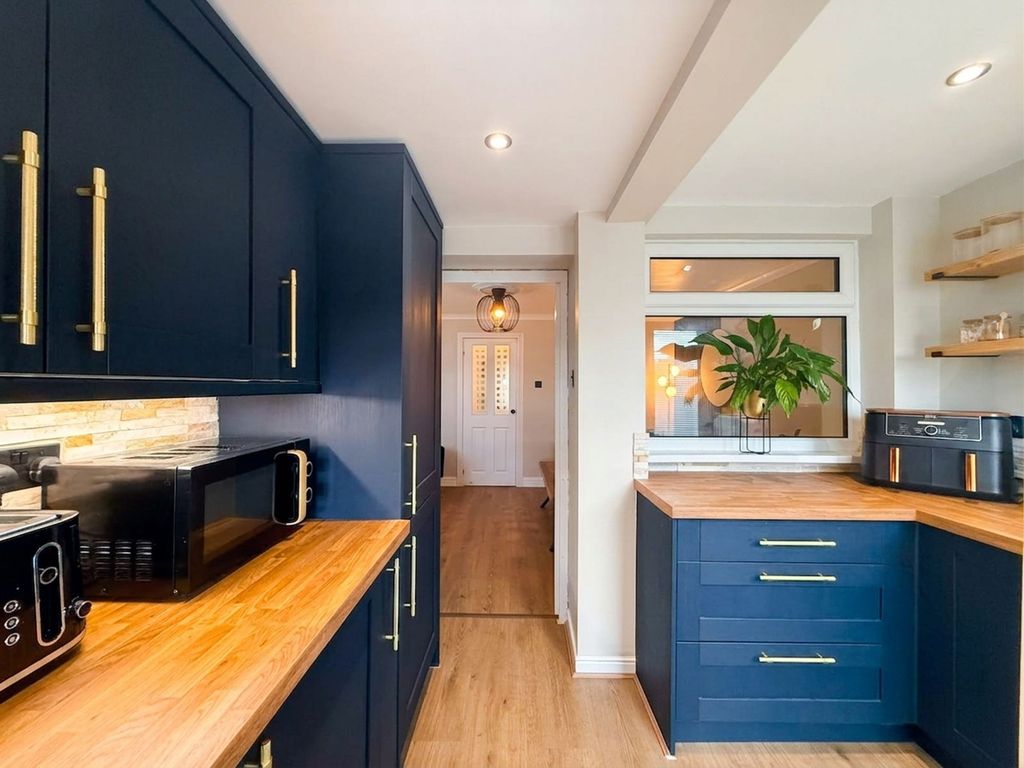Property photo 3 of 14 Kitchen