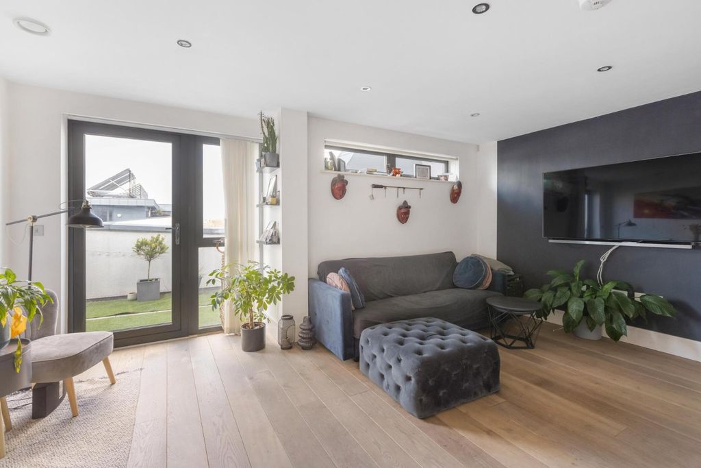 Property photo 3 of 8