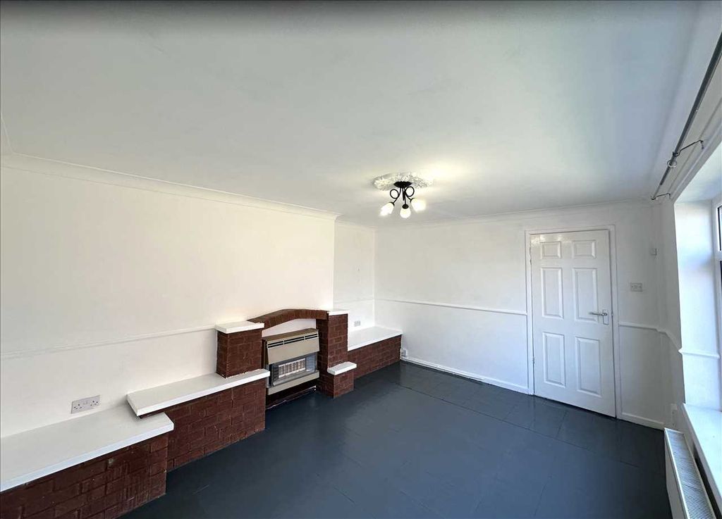 Property photo 2 of 10 Lounge