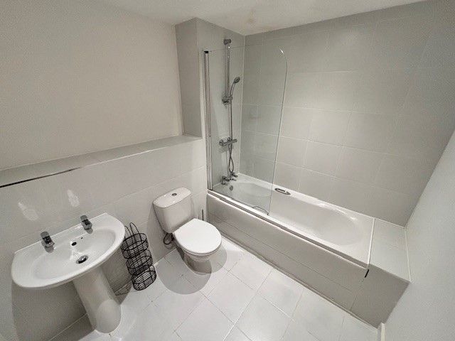 Property photo 3 of 7 Bathroom