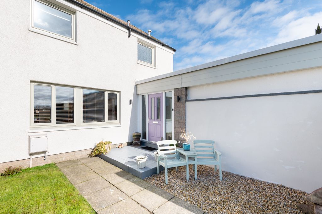 Property photo 1 of 28