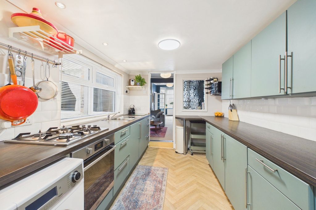 Property photo 2 of 18 5151932
