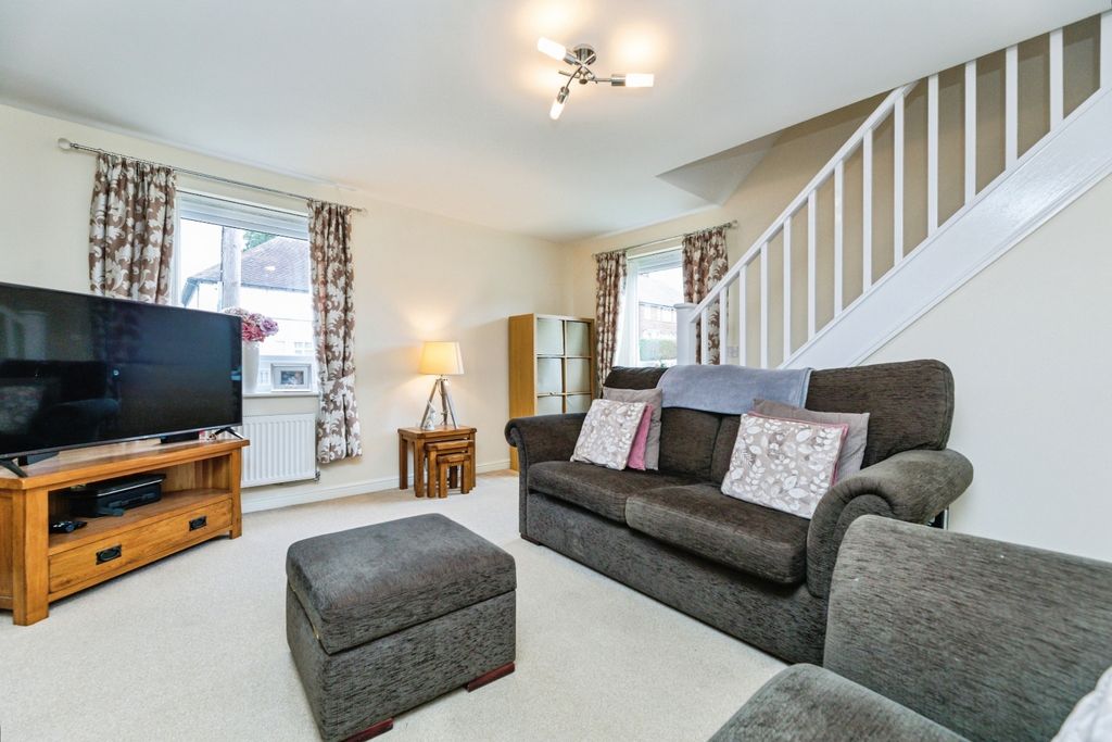 Property photo 3 of 19 Pbox-Living_Room-332084.Jpg