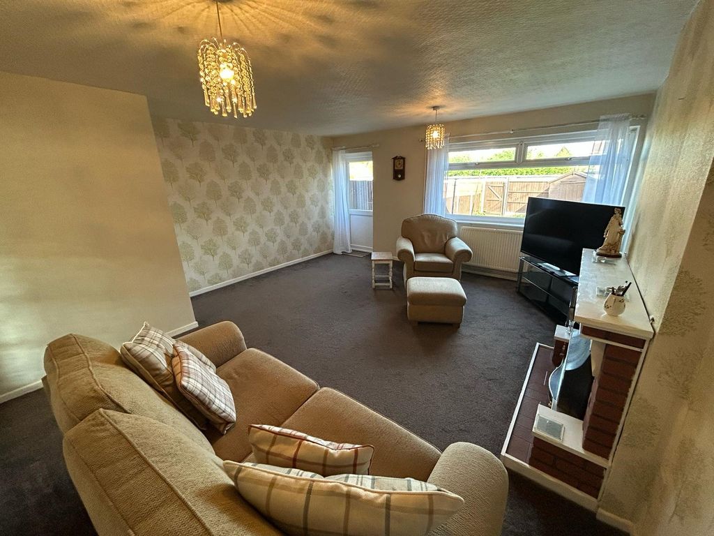 Property photo 3 of 14 Lounge