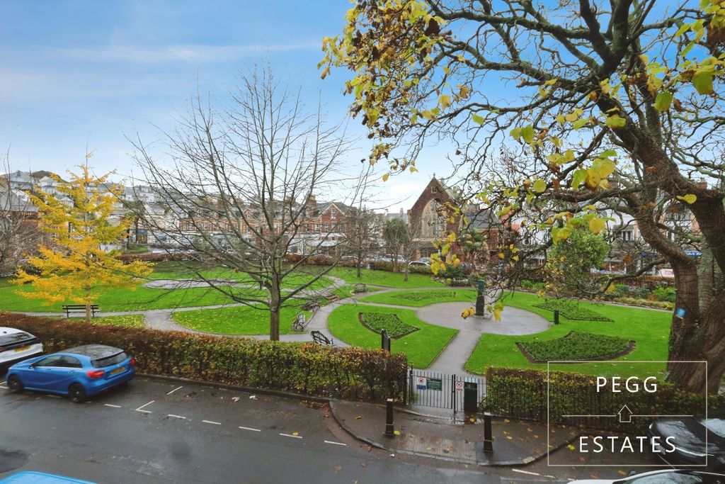 Property photo 2 of 30