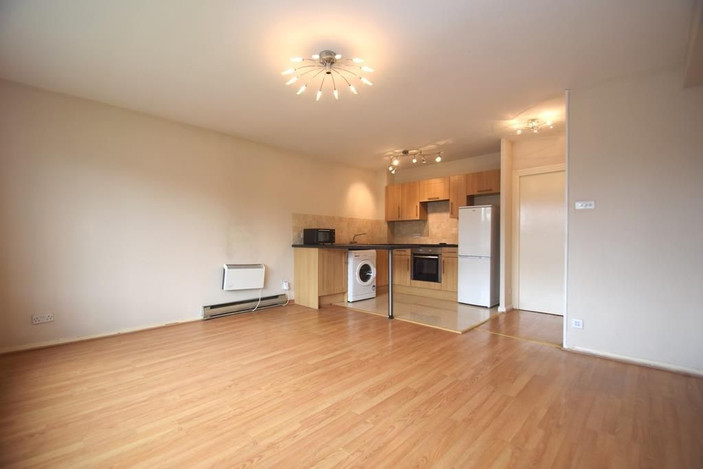 Property photo 1 of 9 Living Room