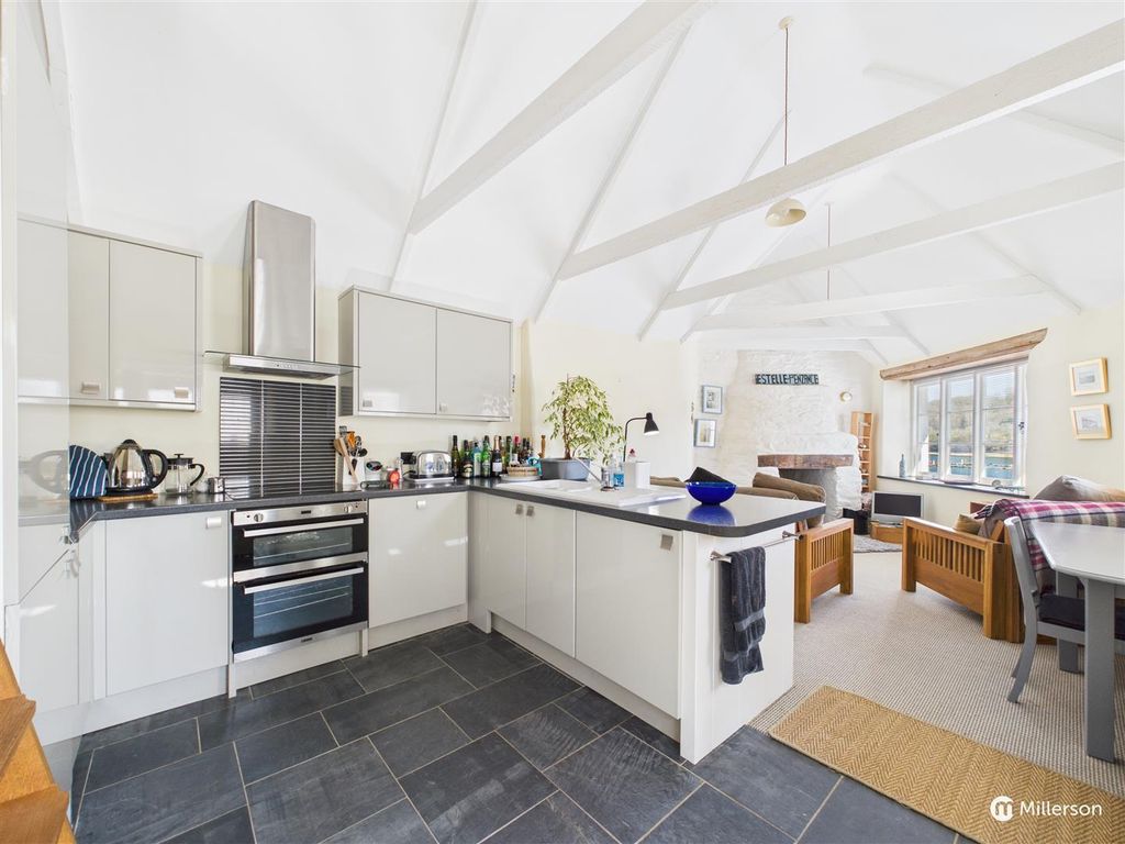 Property photo 2 of 16 Cam05092G0-Pr0037-Still004.Jpg