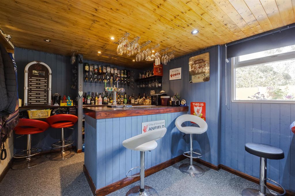 Property photo 2 of 18 Bar Area
