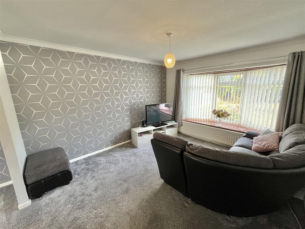 Property photo 2 of 13 Lounge