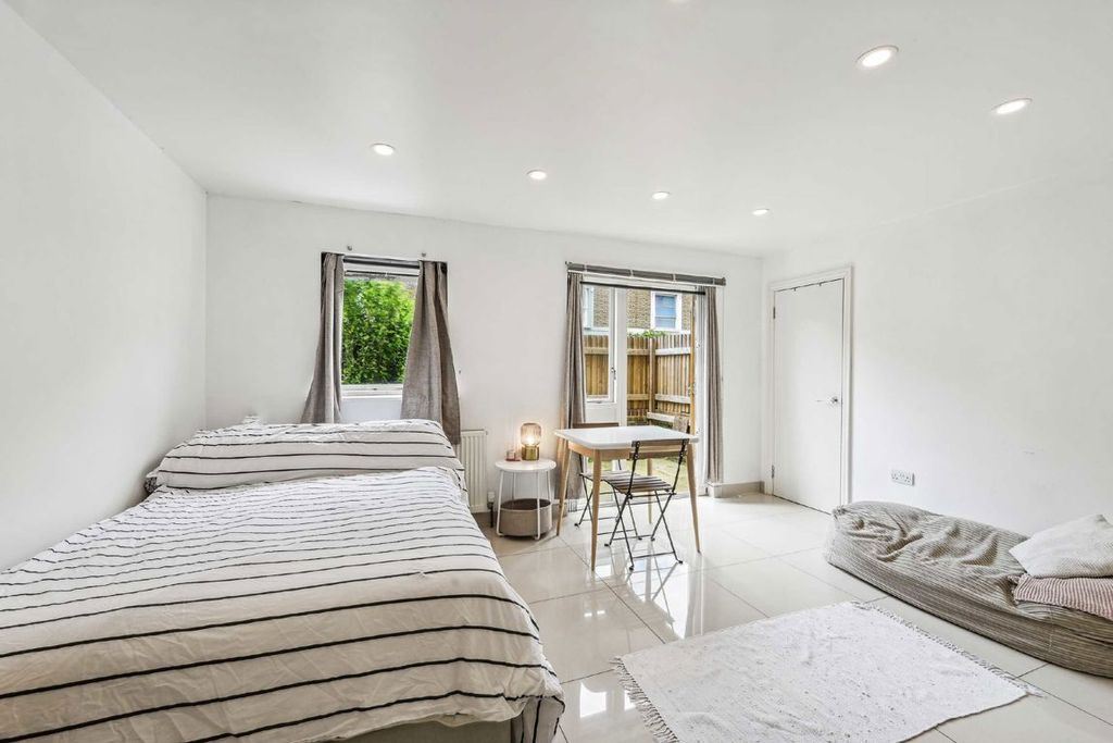 Property photo 2 of 5