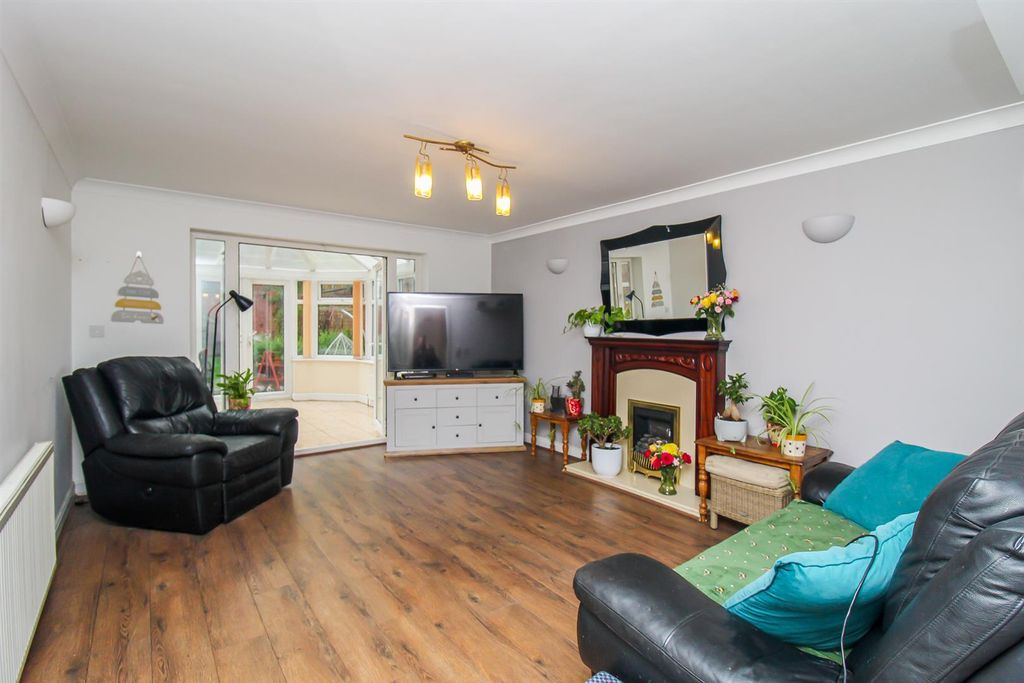 Property photo 3 of 17 Living Room