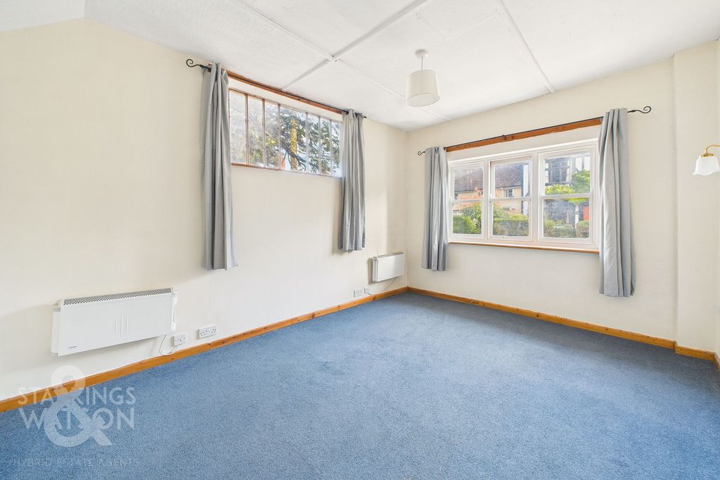 Property photo 2 of 23